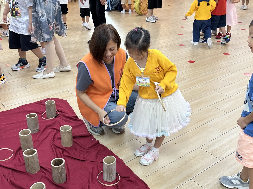 「中秋佳節慶團圓」暨慧妍雅集香港小姐贈送月餅活動