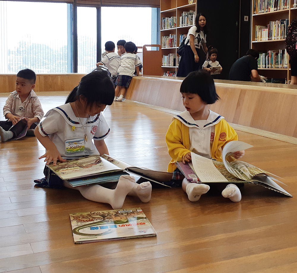 參觀「屏山天水圍公共圖書館」