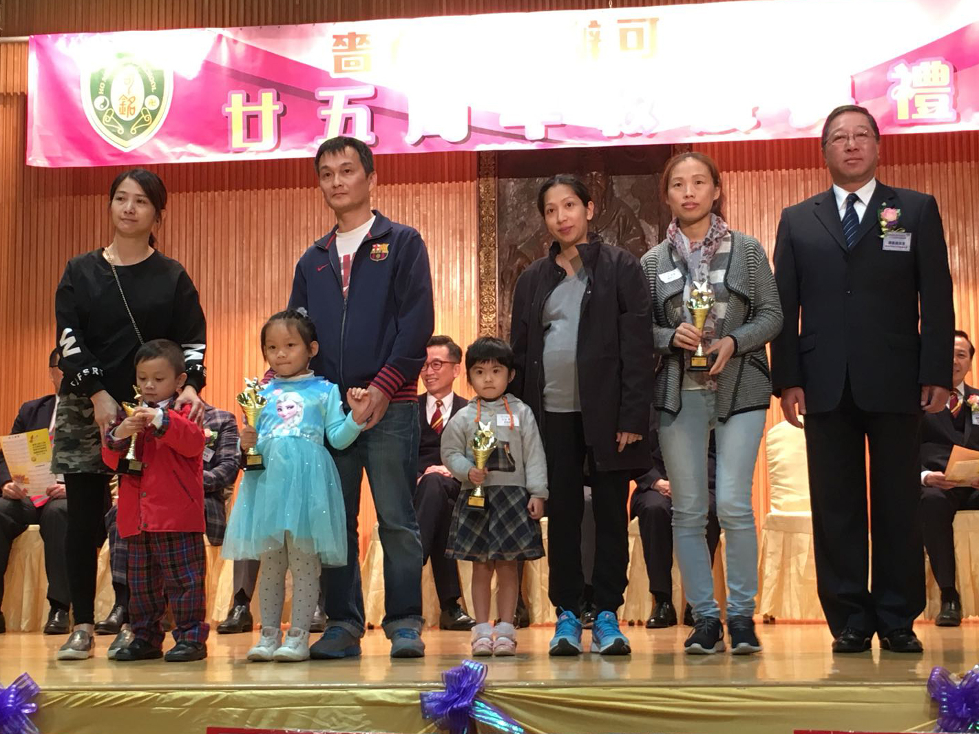 參加「嗇色園主辦可銘學校」舉辦之
『銘廿五周年校慶』親子填色比賽